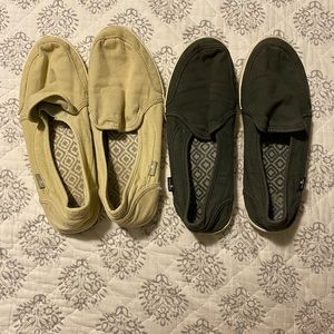 2 pairs of Sanuks